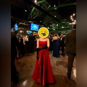 Elegent Red Prom dress